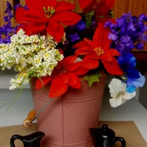 Flowers 🪣 bucket.